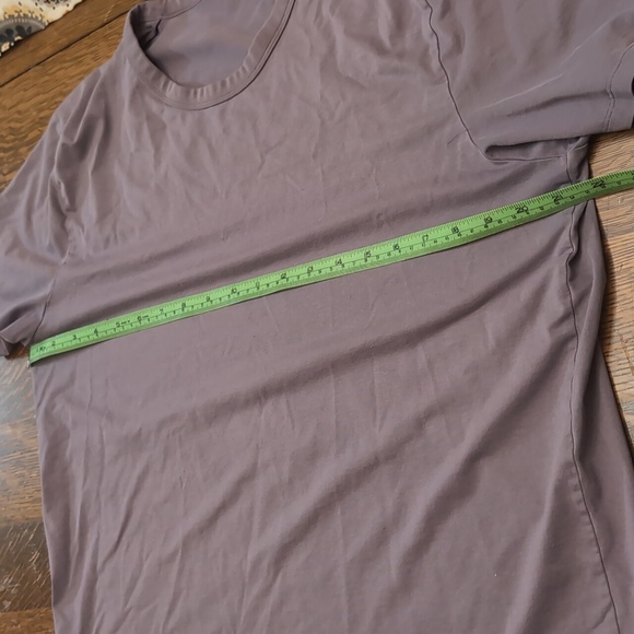 Men's Lululemon Top - Picture 4 of 5